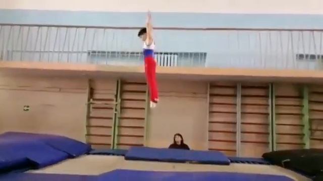 Прыжки на батуте😮 Первый разряд смотреть онлайн