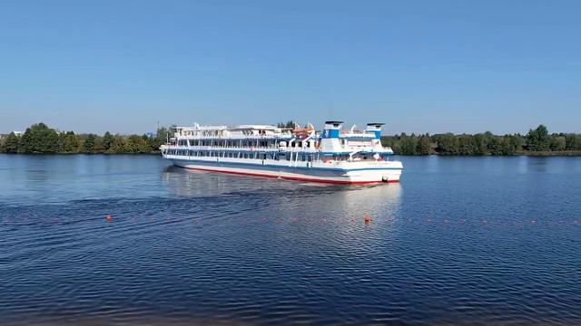 Опасный и запрещенный маневр напротив городского пляжа в Дубне