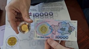 Юбилейные 10000 тенге 2023 года уже в банках Казахстана. Успей заказать буклет от канала 7 TEŃGE!
