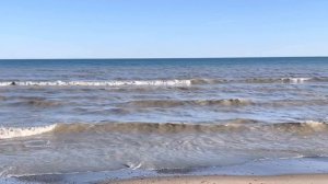 Downwind SUP foil on shore break