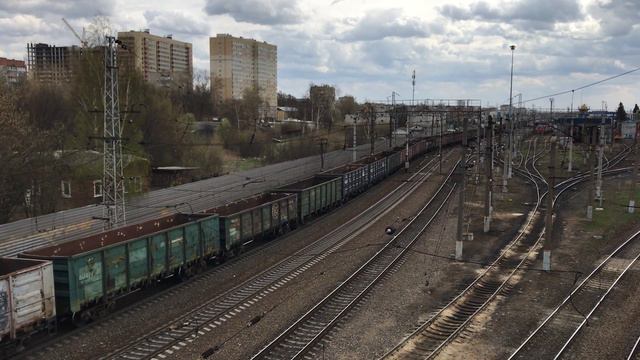 С надписью ТЧ-17! Зелёный электровоз ВЛ11.8-816/815Б с полувагонами смотреть онлайн