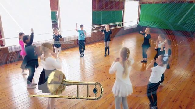 Я музыкант, песня-танец. Я просто музыкант, могу сыграть вам на волынке, на трамбоне, на пианино... смотреть онлайн