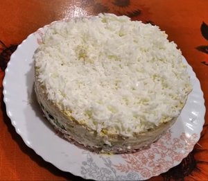 Вкусный, слоёный салат с копчёной курицей