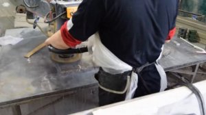 Процесс полировки натурального камня