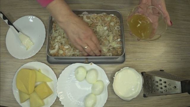 Праздничный  слоеный салат на большую компанию из рыбных консервов.