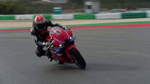2024 Honda CBR600RR und CBR1000RR-R Fireblade beim Belastungstest in Portimao