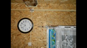 Деревенский дом. Менял электропроводку на кухне.