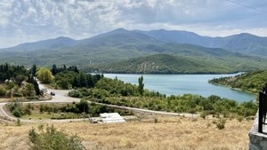 Крым, село Изобильное над Алуштой. Изобильненское водохранилище.