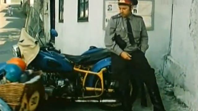 Олег Анофриев, Андрей Тихончик и другие в фильме Леонида Нечаева "Примите телеграмму в долг" (1979)