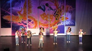 ПЕСНЯ ПРО ЖИРАФА исполняет АНСАМБЛЬ "ТАЛИСМАНЧИК