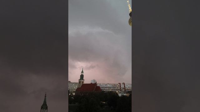 Gewitter heute in Berlin #sommer #juli #2024 #berlin #walk #alexanderplatz #blitz