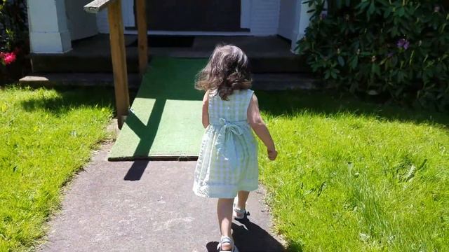 Бегает и радуется смотреть онлайн