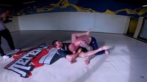 ДРАКА МЕЖДУ БОЙЦАМИ. КОНФЛИКТ АКАБ И ПИРАЕВУ. ПОКАЗАЛИ КАК БУДЕТ ДРУЖЕСКИЙ БОРБА. БЫДЛО В ММА