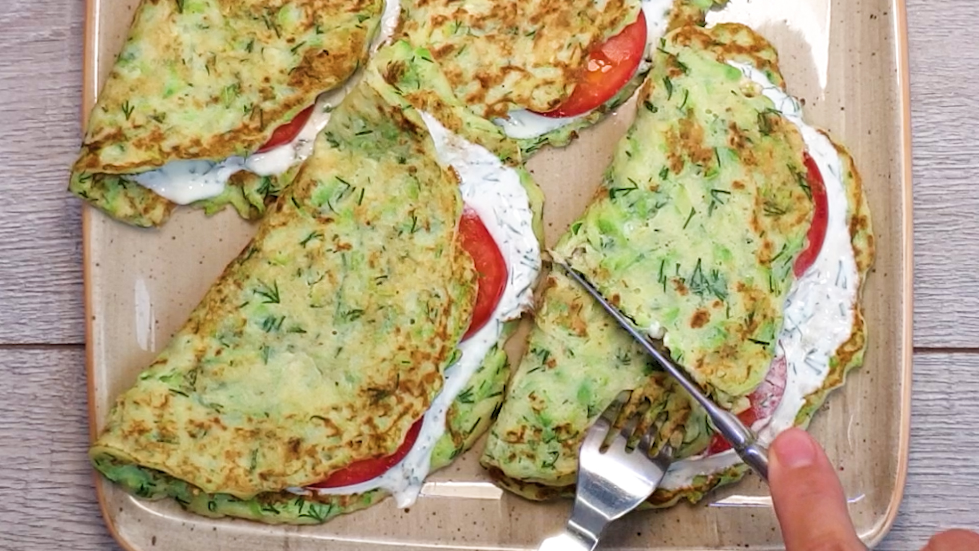 Кабачковые блинчики с начинкой. Zucchini pancakes with filling. смотреть онлайн