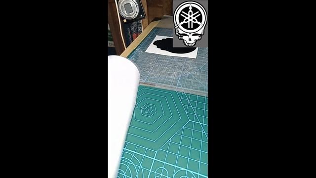 Weeding vinyl outdoor 2 layers 2 colors decal Skull смотреть онлайн