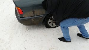 BMW E39 откручивание слизанного болта колеса