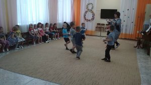 Танец с бумажными корабликами. Репетиция.  Муз. рук. Рожкова М. В.