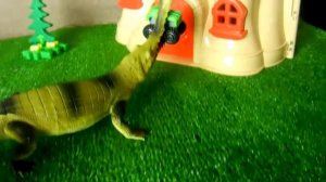 Вспыш и чудо машинки. Огурчик и Вспыш попались  в лапы крокодила