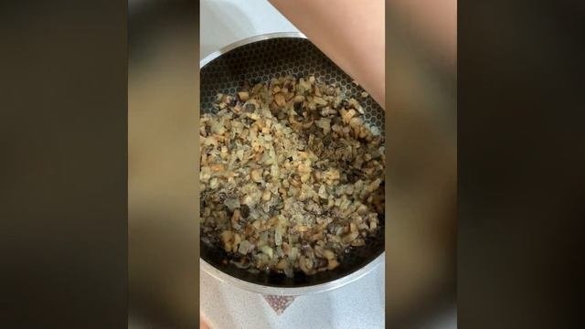 Запекаем шампиньоны в духовке под сырной шапочкой