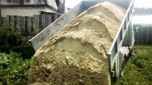 Газель самосвал. Доставка мытого песка на тесные садовые улочки