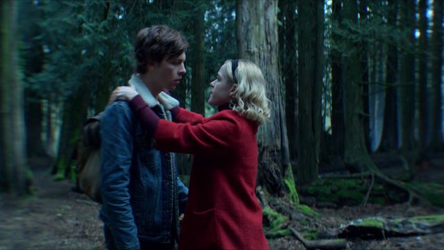 ОБЗОР БЕЗ СПОЙЛЕРОВ - Леденящие душу приключения Сабрины [Review] смотреть онлайн