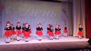 Смешной танец маленьких девочек(г.Волжск)