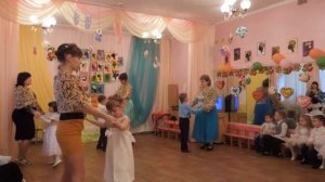 Танец с мамами "Будь со мною рядом"