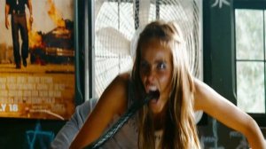 Transformers 2 La Venganza de los Caídos Alice seduce a Sam Witwicky