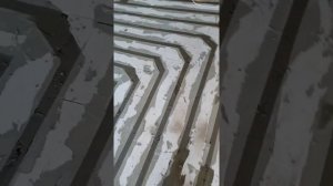Водяной теплый пол в каркасном доме 2. Заполнение пазух плиточным клеем.