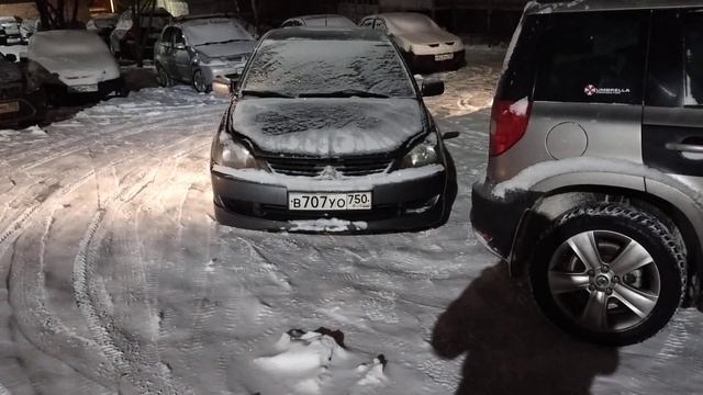 Дебил перекрыл выезд с парковки. смотреть онлайн