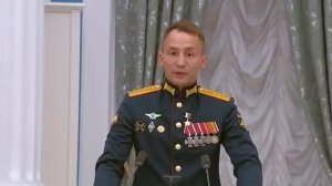 Президент России Владимир Путин в Кремле вручил звезды Героев участникам спецоперации