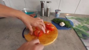 ВКУСНЫЙ САЛАТ ИЗ ЗАПЕЧЁННОГО БАКЛАЖАНА И ПОМИДОР🍅🍆/ рецепт/вкусно и быстро