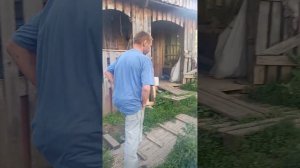 жизнь тех, кому не надо заботиться  о завтрашнем дне. у них всё хорошо и весело.