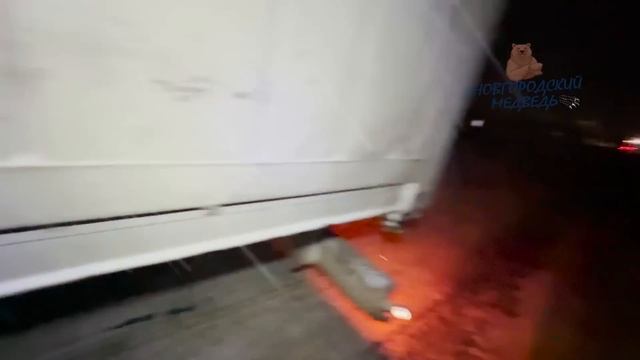 Перевал Тит отдыхает. Как БУРАН остановил все движение на всю ночь. Борьба с гололедом и снегом. смотреть онлайн