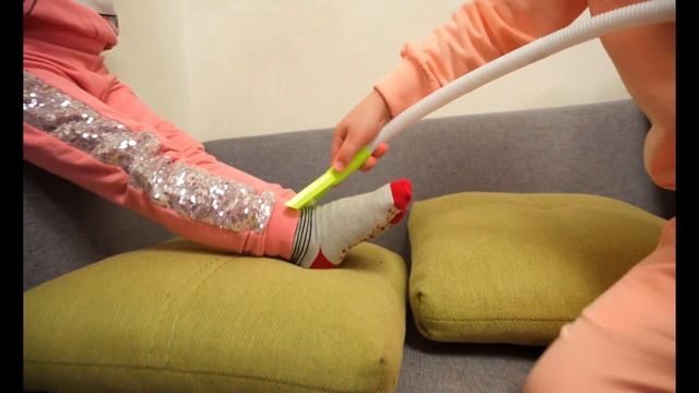 Вика и Ника убирают после себя смотреть онлайн