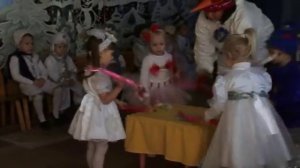 Танец девочек Конфеток на утреннике (младшая группа)