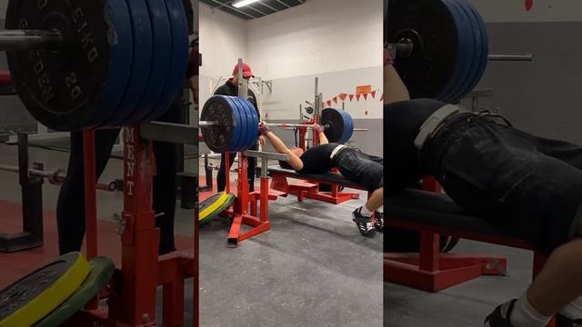 180KG bench 17 yo  66kgbw