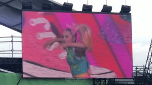 Jojo Siwa Performs “High Top Shoes” LIVE at Nickelodeon SlimeFest