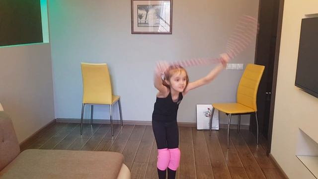 Как научиться делать Шпагат, Затяжку, Захват! Гимнастика! Видео Урок //гимнастика на карантине смотреть онлайн