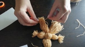 Поделка из шерстяных ниток | Игрушка из ниток | Игрушка своими руками | Гномик из ниток