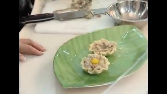 Тартар из СЕЛЁДКИ с перепелиными яйцами / рецепт от шеф-повара / Илья Лазерсон