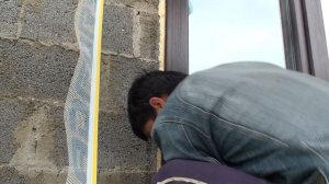 Элемент примыкания с сеткой на оконную раму, утепление керамзитобетонного дома пенопластом