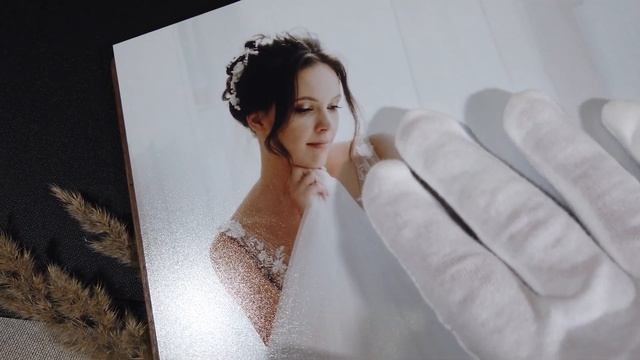 Свадебная фотокнига в деревянной обложке от фотографа в Киеве Ильи Кватюры смотреть онлайн