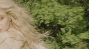Shakira_-_Me_Enamoré_(Official_Video)