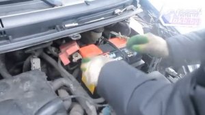 Замена аккумулятора на Toyota Yaris 2009 2.0