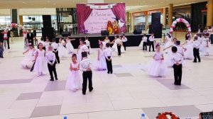 Венский бал дошкольников. Танцуют дети. Астана.