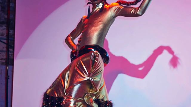 Susanne Bartsch presents BCALLA Fashion, photographs by Francis George смотреть онлайн