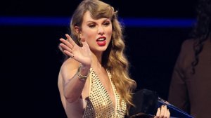 Тейлор Свифт стала триумфатором премии American Music Awards 2022.