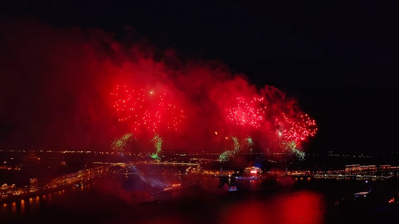 Реакция иностранцев на алые паруса. Алые паруса Питер 2023. Выпускной в Питере Алые паруса 2023. Алые паруса выпускной 2023.