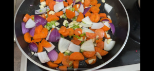 Что приготовить на ужин? Весенний овощной микс на сковороде с отварной картошкой.